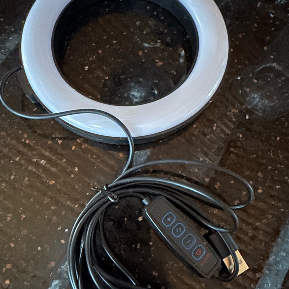 Black and White Ring Light with USB Connection and Medium Size